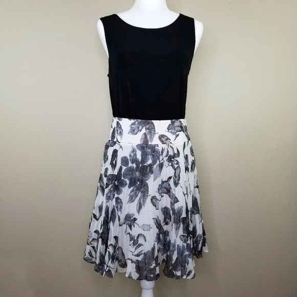 Ann Taylor Dresses & Skirts - Ann Taylor Lined Flare Skirt  Sz 0 EUC